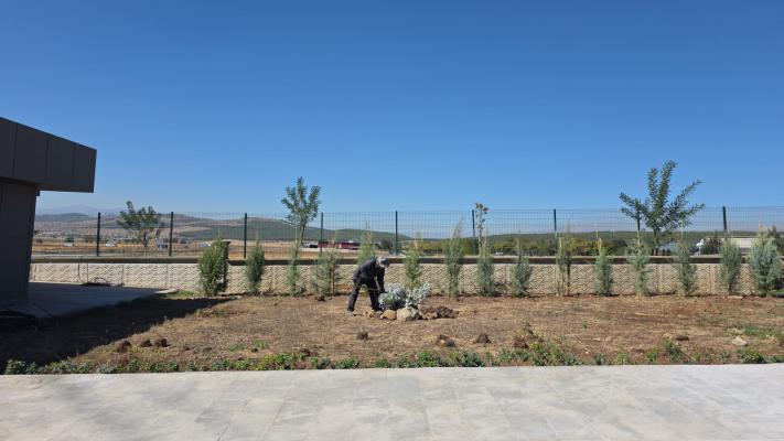 Kahramanmaraş Tomsuklu OSB’de Yeşil Dönüşüm Başladı: Peyzaj Çalışmalarıyla Sürdürülebilir Bir Çevre Hedefleniyor